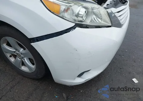 2015 Toyota Sienna Le 7 Passenger/Le 8 Passenger z USA, uszkodzony, nr VIN 5TDKK3DC9FS576023